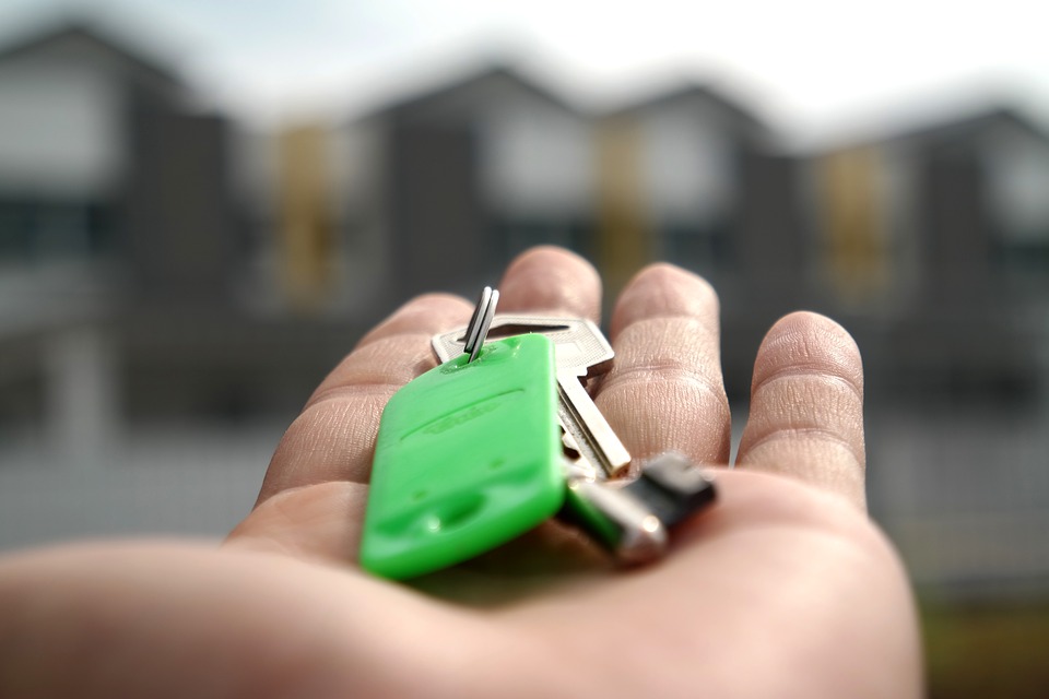 agent immobilier avec clés à Besançon