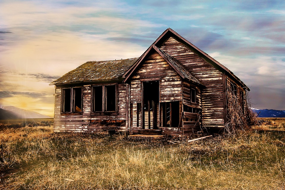 vieille maison à démolire pour reconstruire