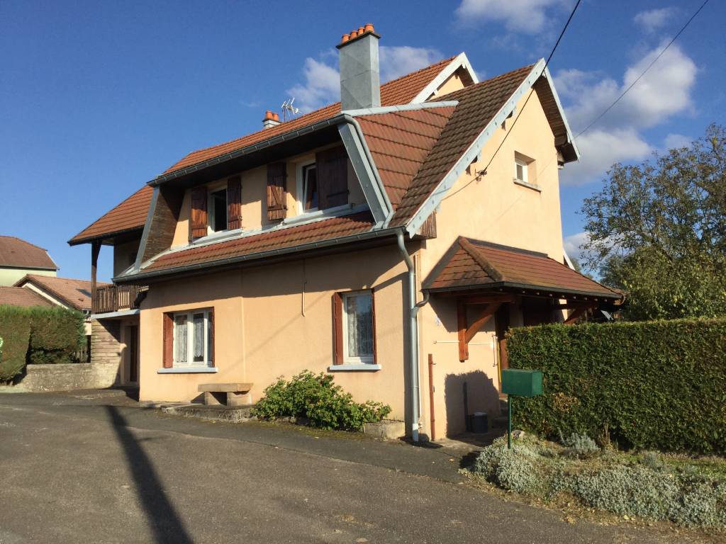 Maison 9 pièces (6 chambres) à Rougemont 200.00 m² Vente