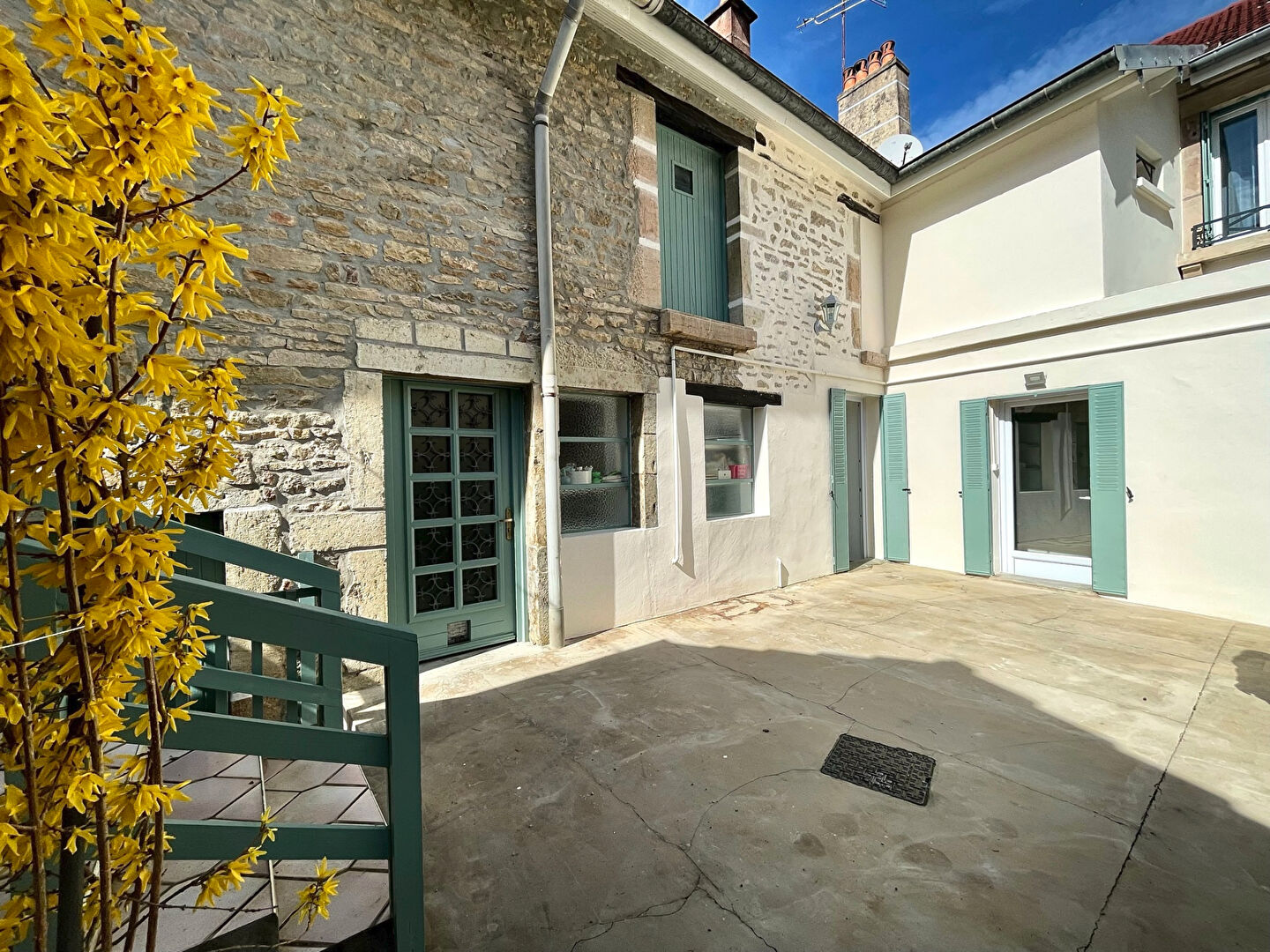 Maison 7 pièces à vendre à Pouilley Les Vignes Centre | Letondal Immobilier